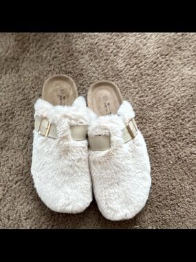 Faux-Fur Cream Slip-On Women's Clog with Buckle